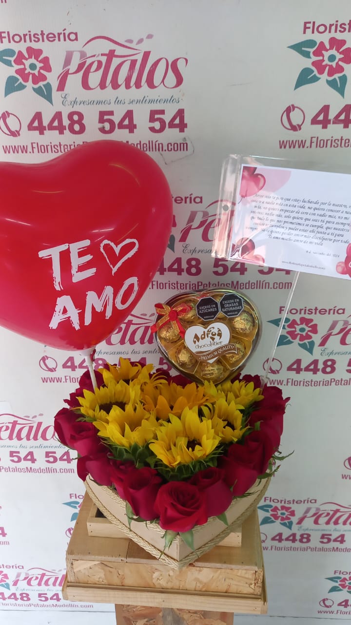 a023-corazon-rosas-girasoles-chocolates